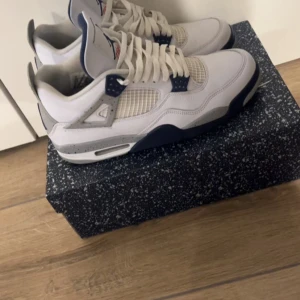Air Jordan 4 Midnight Navy - Använda ett fåtal gånger. Inga defekter