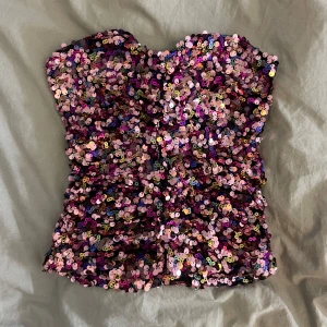 Fest topp - Populär paljett topp från ZARA. Supersnygg! Aldrig använt så i nyskick.