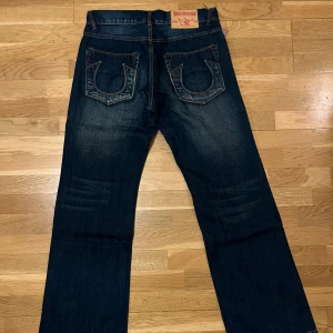 True Religion Billy Super T *Nya* - Nya True Religion 🔥🔥Modell: Billy Super T.        W34 Baggy (Nypris ca 3200:-)