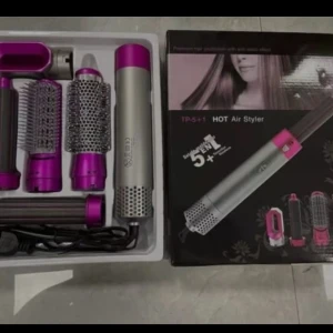 5-i-1 Hot Air Styler - Multifunktionell hårstyler med fem olika tillbehör för att skapa olika frisyrer. Inkluderar borstar och munstycken i silver och rosa. Perfekt för att torka, locka och styla håret med enkelhet.