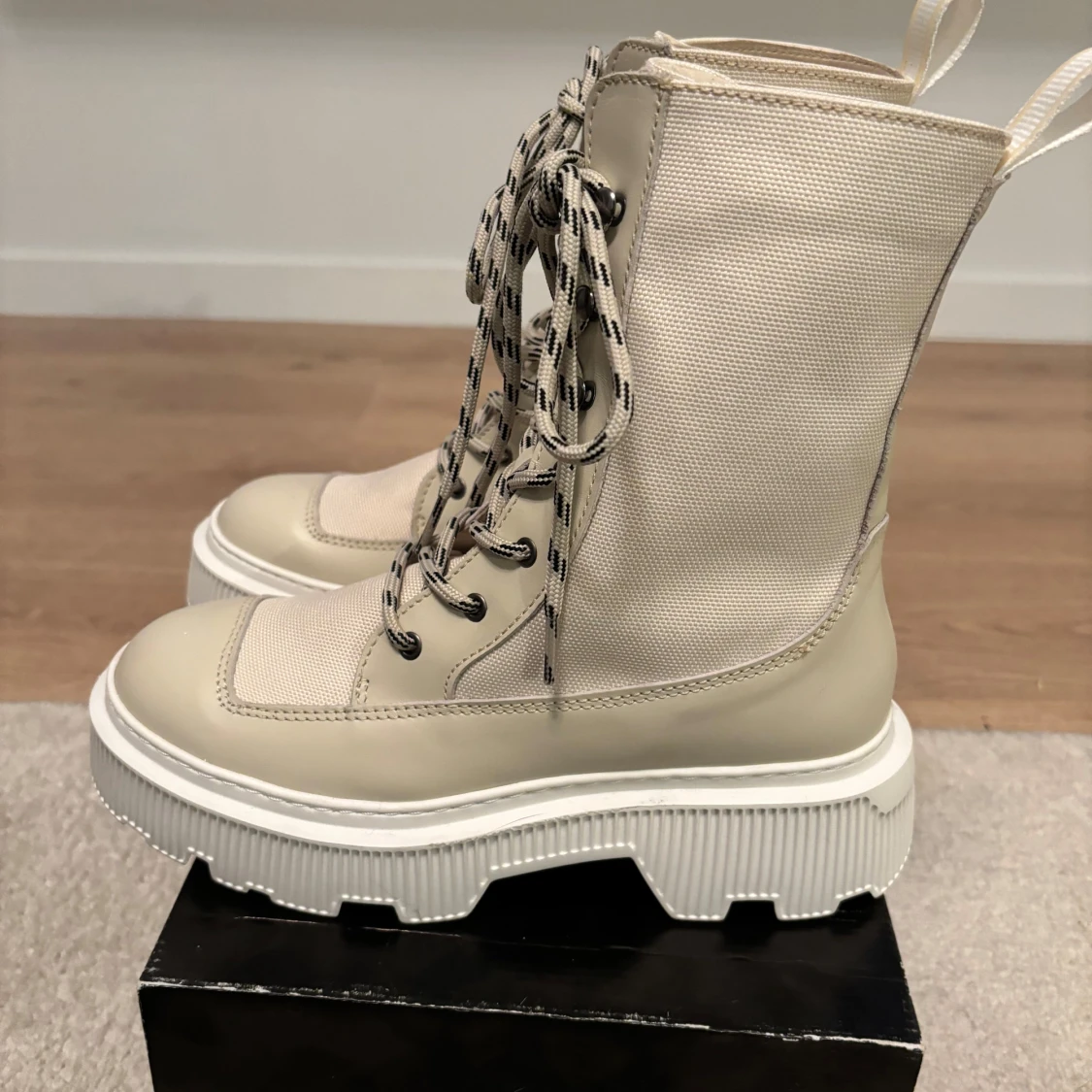 LÄST Caroline Vinter stövlar från märket 38 passar 39  - 1