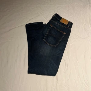 Mörkblå Lean Dean jeans från Nudie - Riktigt feta nudie jeans med skön wash  |   Storlek: 31W 32L   |   Pris 499kr kan gå ned vid snabb affär  |  Skick 9/10 nästintill nya men använda några få gånger.  |  Skriv vid frågor!