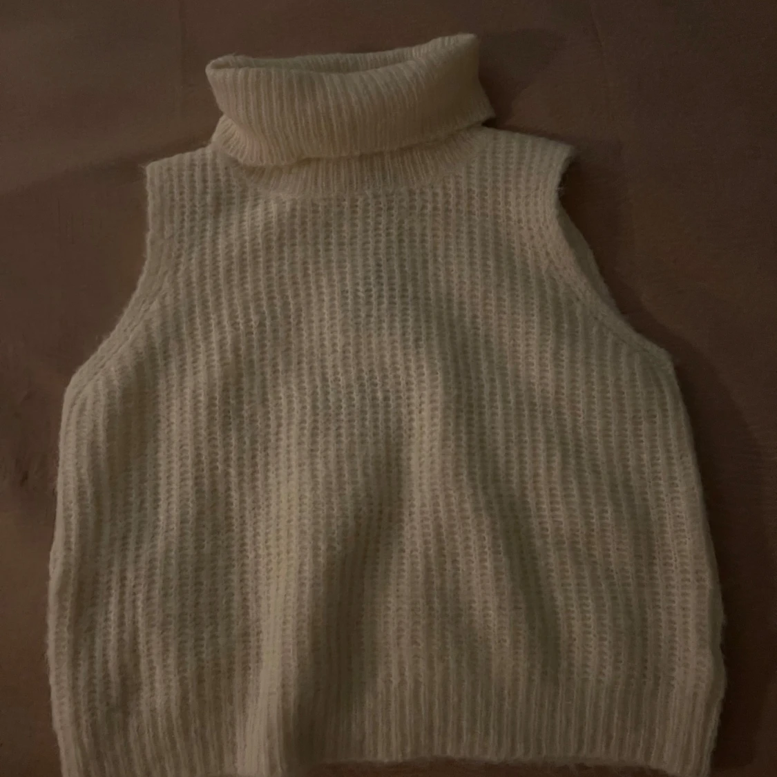 Offwhite stickad polotröja - 91