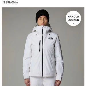Skidjacka  - The north face jacka i vit. Storlek M, är i bra skick förutom två små fläckar. Skriv för frågor eller egna bilder på jackan.