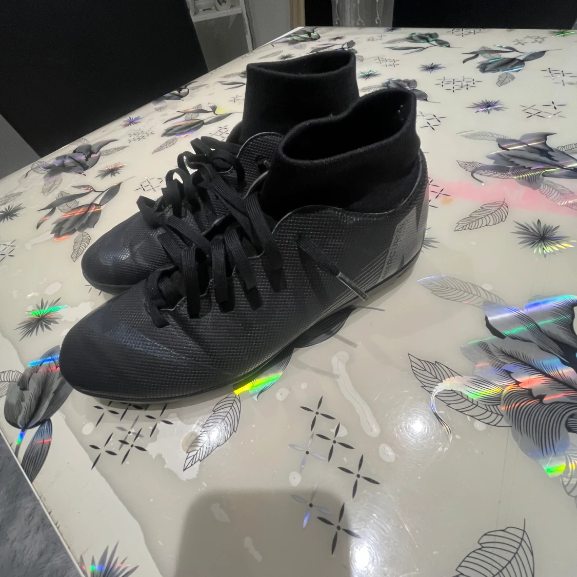 Svarta inne fotbollsskor från Nike - 90