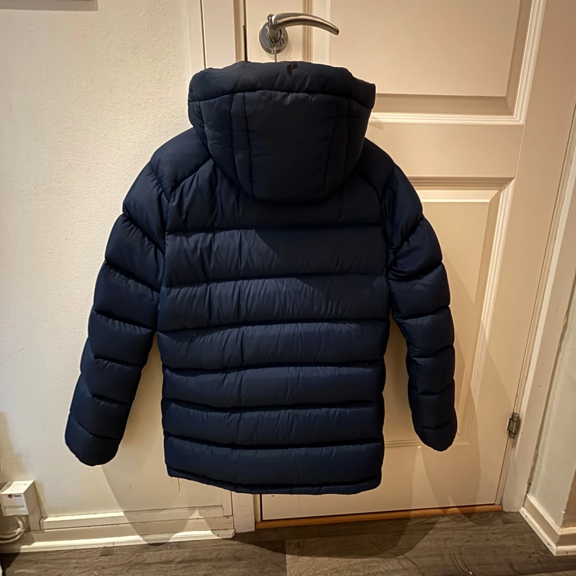 Mörkblå dunjacka från Peak Performance - 90