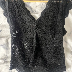 Topp - Spelstopp från Zara. Använd någon gång, 2-4 gånger. Bra kvalitet. Skriv om ni har frågor🤩