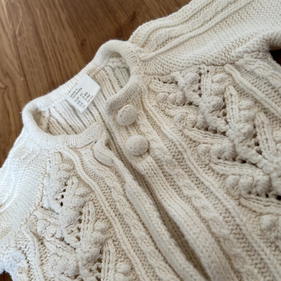 Vit stickad kofta från H&M - 91