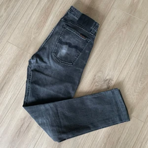 Nudie jeans  - Säljer ett par Nudie jeans som är i storlek W31 L32 vet inte vilken modell det är då lappen är avklipp! Hör gärna av dig om du har frågor!