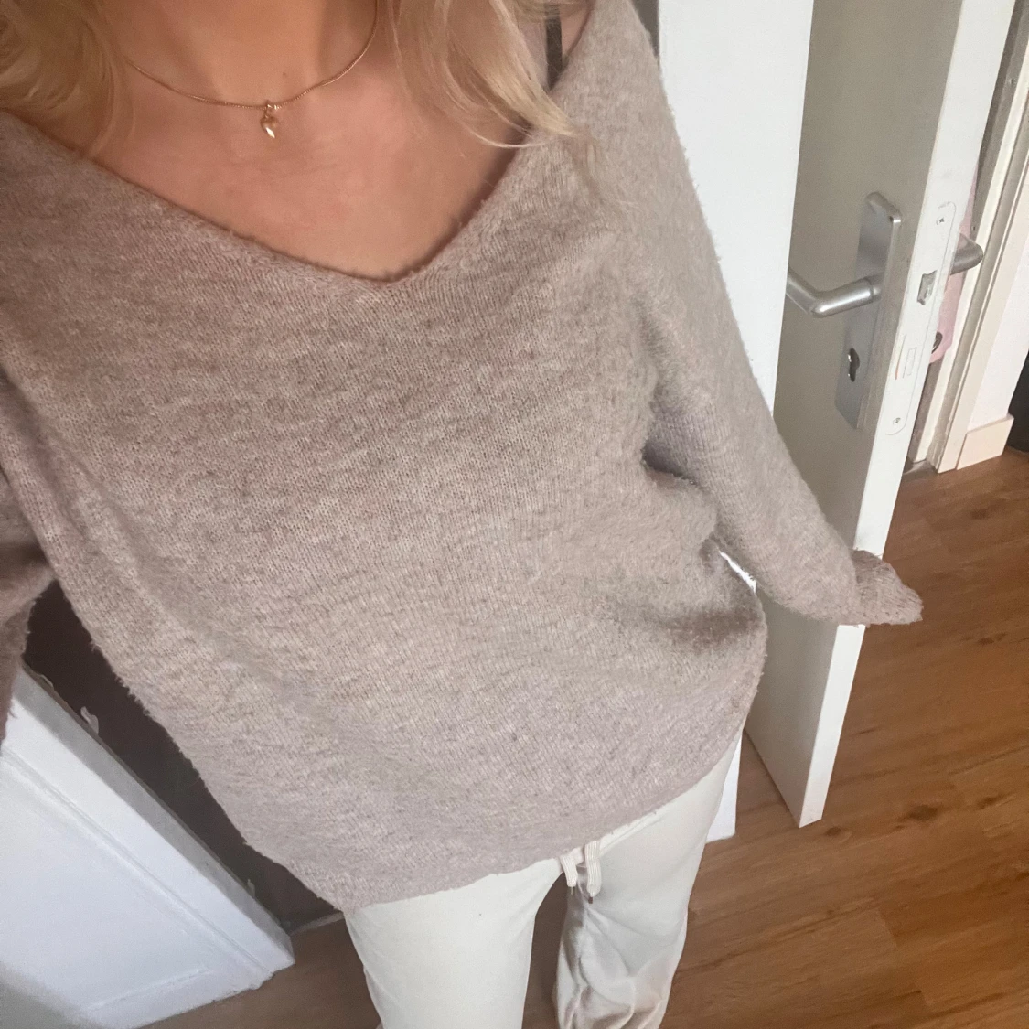 Beige stickad tröja - 90