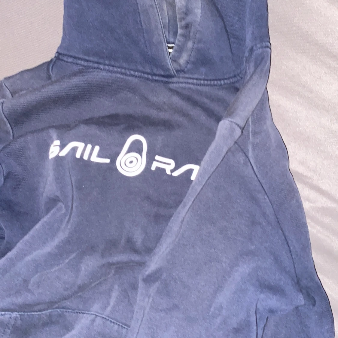 Svart hoodie från Sail Racing - 93