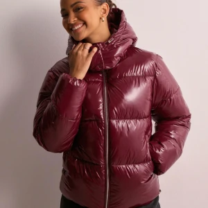 Nelly puffer jacket - Säljer min jacka från Nelly i storlek s som är i nyskick och har aldrig används💗skriv privat för egna bilder