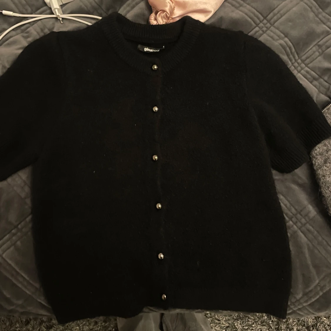 Svart kofta med knappar - 2