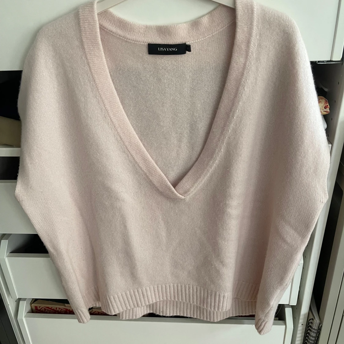 Ljusrosa kashmirtröja/väst från Lisa Yang