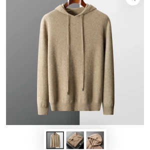 Beige hoodie i kashmir - Säljer en helt ny och oanvänd beige hoodie i kashmir. Säljs för 700kr nypris 1249kr. 