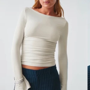 Gina Tricot topp - Vit tröja från Gina Tricot, I nyskick. 