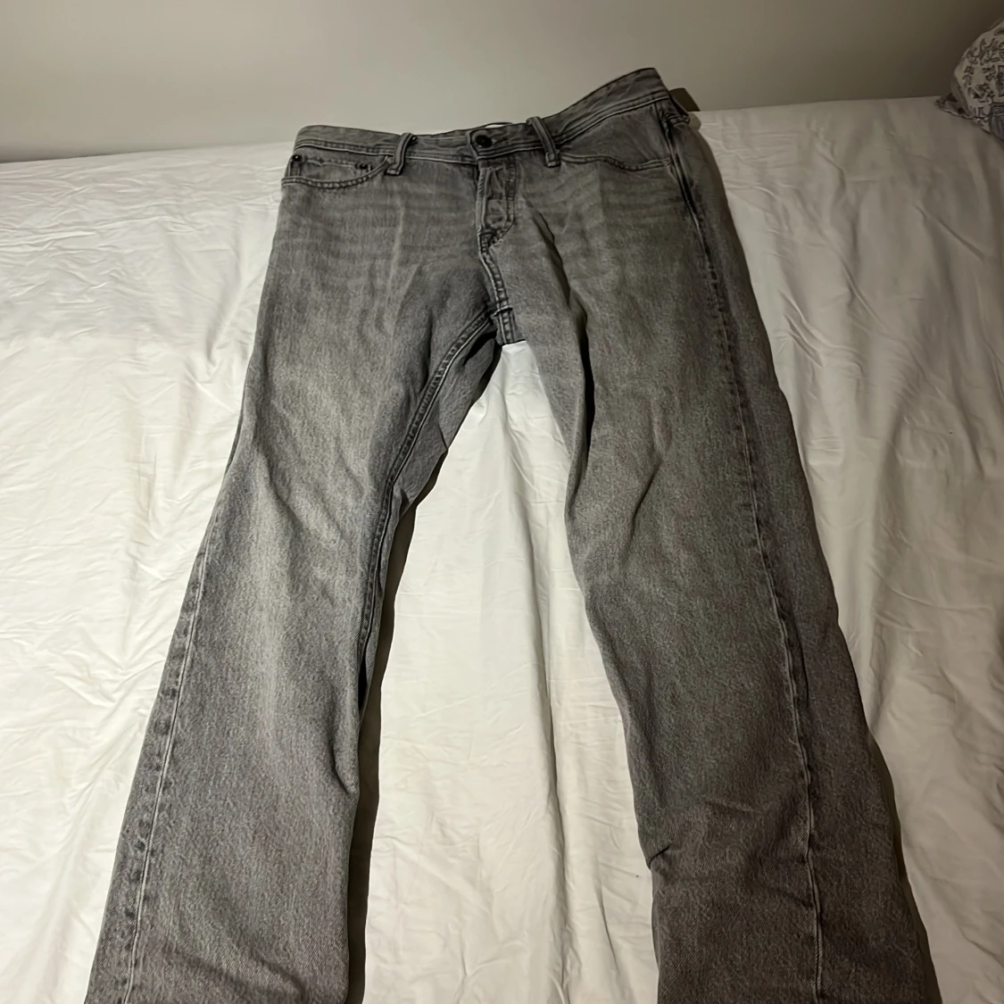 Grå jeans från Jack & Jones - 92