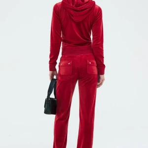 Juicy Couture röd - säljer båda delarna för 700❤️ byxorna är S & koftan är M! 