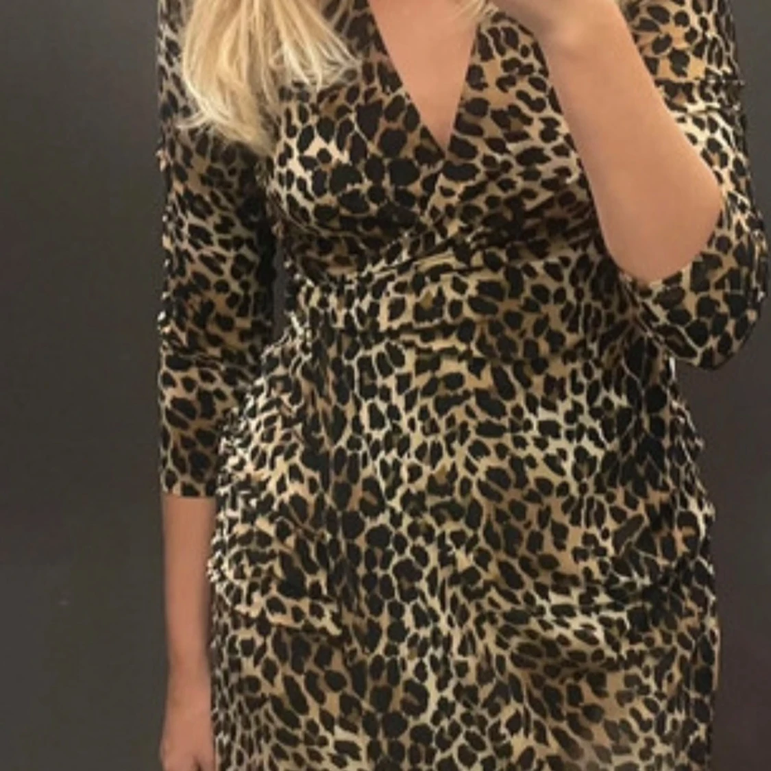 Leopardmönstrad omlottklänning