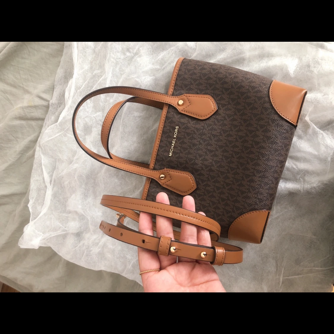 Michael Kors Axelsväska  - 1