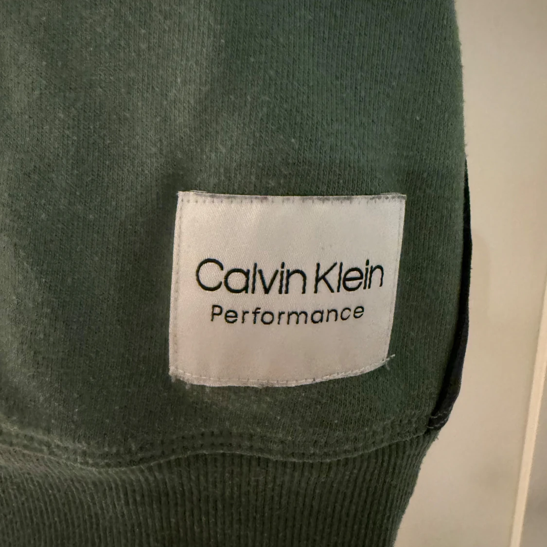 Grön kortärmad tröja från Calvin Klein - 90