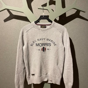 Grå tröja från Morris - Snygg grå tröja från Morris som passar bra till vintern!