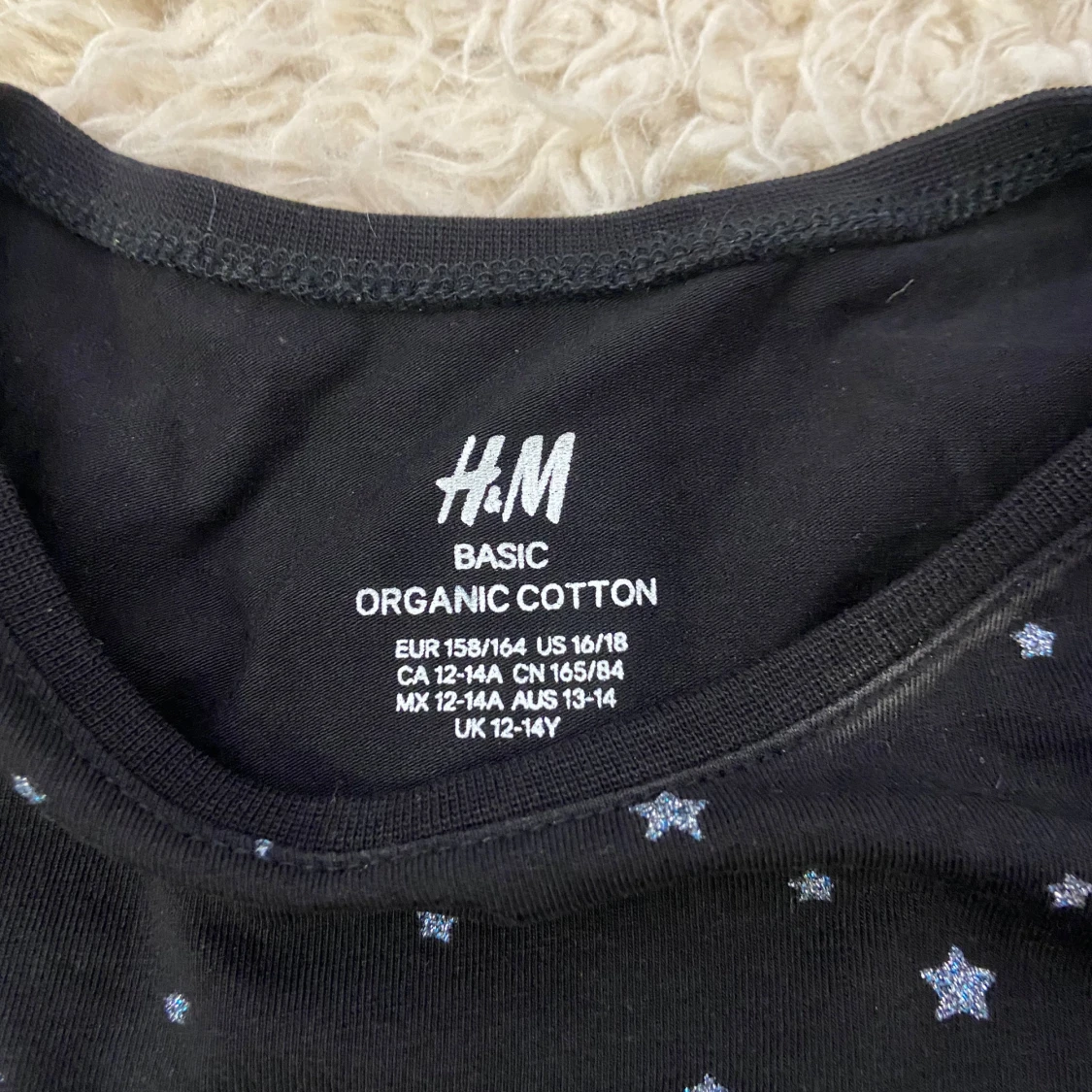 Svart långärmad tröja med stjärnor från H&M - 90