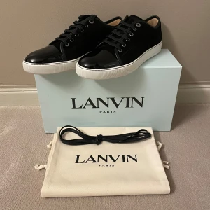 Lanvins - Säljer nu mina sprillans nya Lanvins                (aldrig använda) för extremt bra pris eftersom jag inte fått någon användning av dom!    Nytt pris: 4700kr , mitt pris: 3800! 