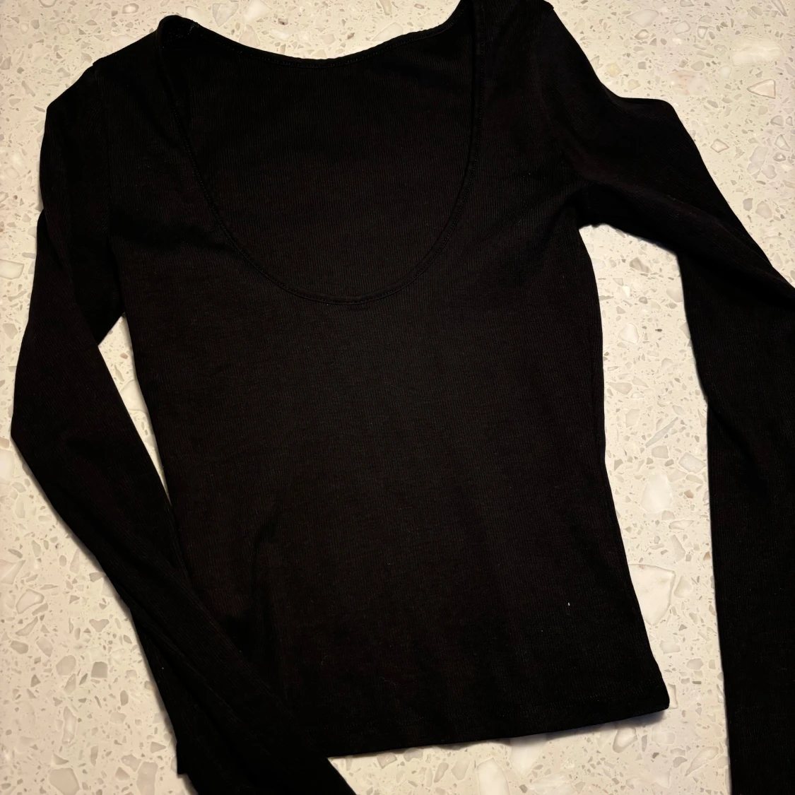 Svart långärmad topp från Gina Tricot - 90