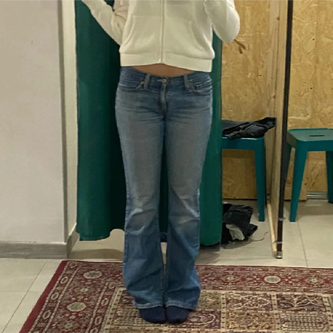 Blå bootcut jeans från Levi's