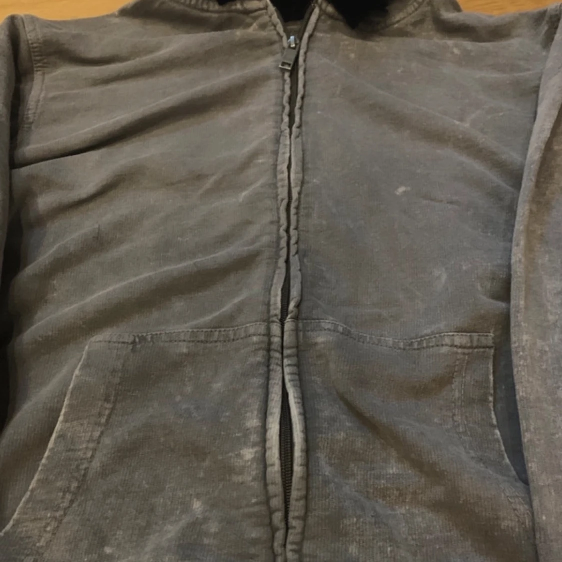 Grå hoodie med pälshuva - 90