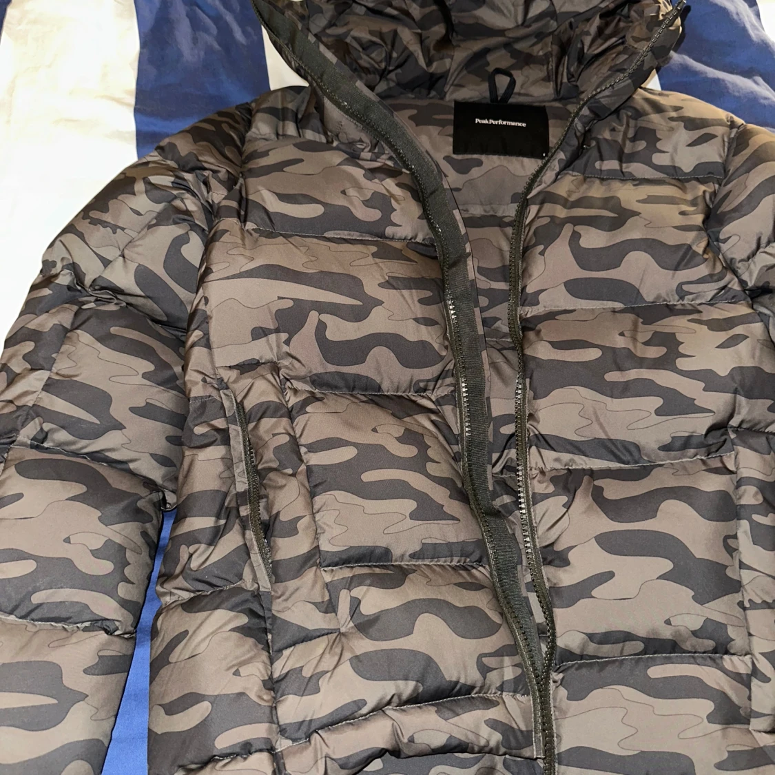 Camouflage pufferjacka med huva - 92