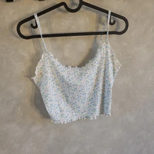 Blommig topp från Shein - Blommig topp i storlek S från Shein