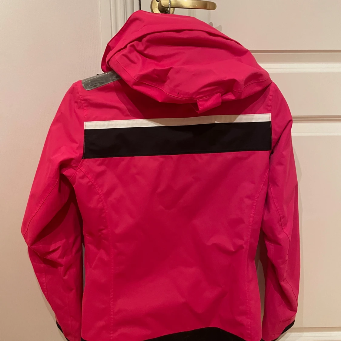 Rosa vindjacka från Helly Hansen - 2