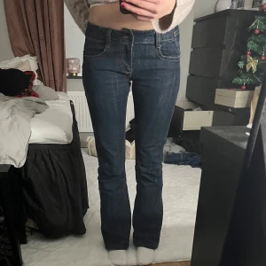 Ragtag jeans - Säljer dessa mörkblå jeans inga defekter