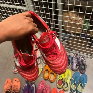 Fotbollsskor - Väldig bra skick och sköna skor 