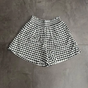 Shorts  - Bra skick, använda få gånger.