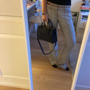 Blå väska  - Jättefin nästan oanvänd väska. Köpt i Spanien så vet ej märket tyvärr. Nyskick. 💗