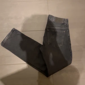 J.Lindeberg Jeans  - Feta J Lindeberg jeans. Nyskick. Knappt använda. Modellen är 180 och väger 65kg. Pris kan diskuteras. Hör av er vid frågor eller funderingar!⚜️🙌