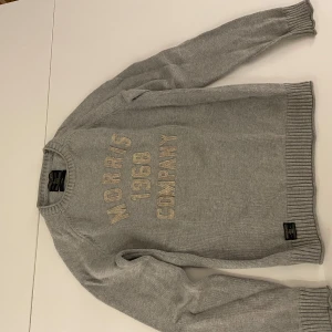 Morris tröja  - Morris tröja i grå. Storlek S