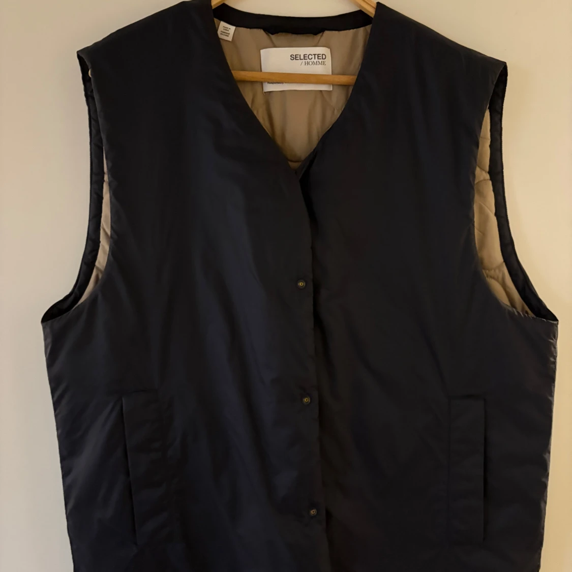Mörkblå väst från Selected