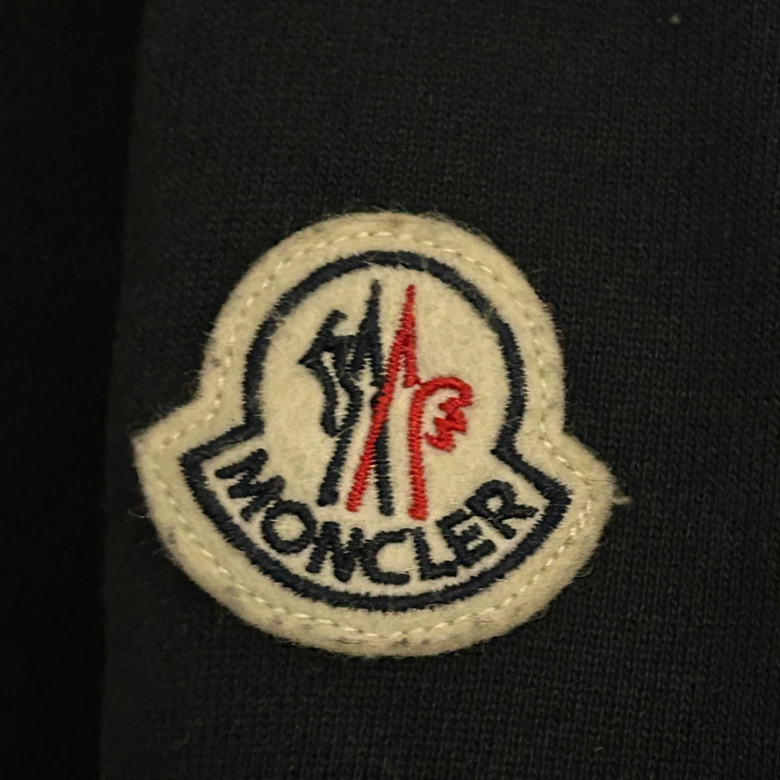 Mörkblå Moncler Hoodie. - 93