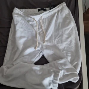 pull bear byxa small - för liten för mig