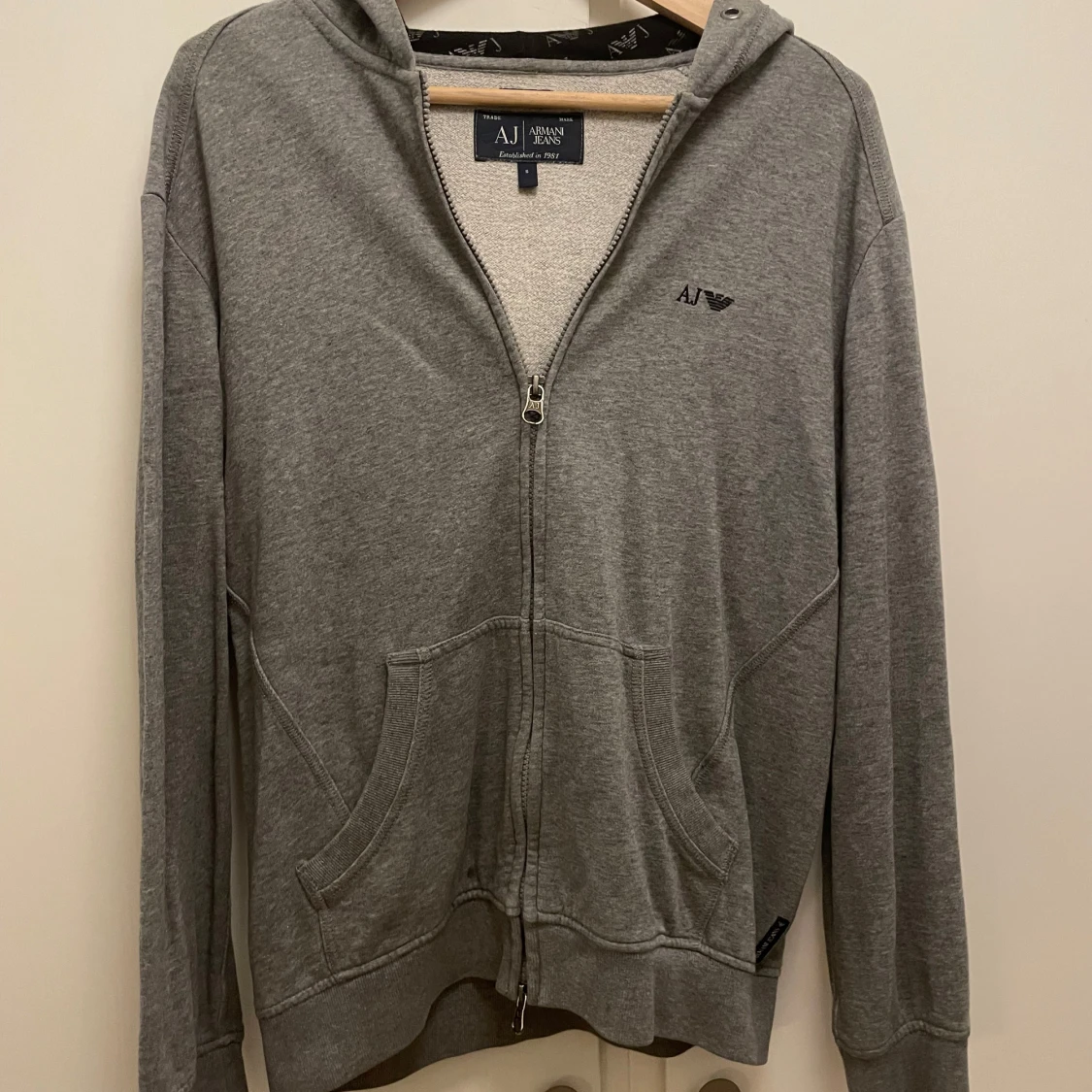 Grå hoodie från Armani Jeans