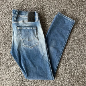 Replay jeans - Riktigt feta replay jeans i väldigt bra skick. Kommer sälja väldigt mycket till vintern så gå in och kolla i min profil, tveka inte med frågor!