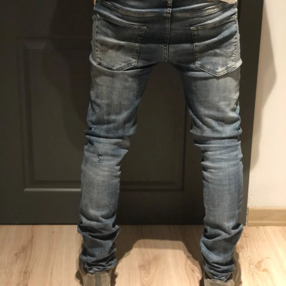 Jack and Jones jeans i slimfit glenn.Skick |9/10|       |30/32| skriv vid minsta lilla 😇. Jeans & Byxor.