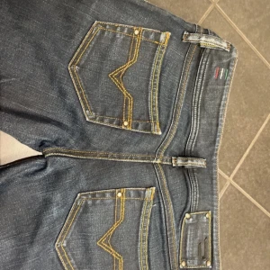 Diesel jeans low waist - Supersnygga diesel jeans, W 27 L32. Sitter som en XS, kan inte visa bild på då dom är för små på mig :( 