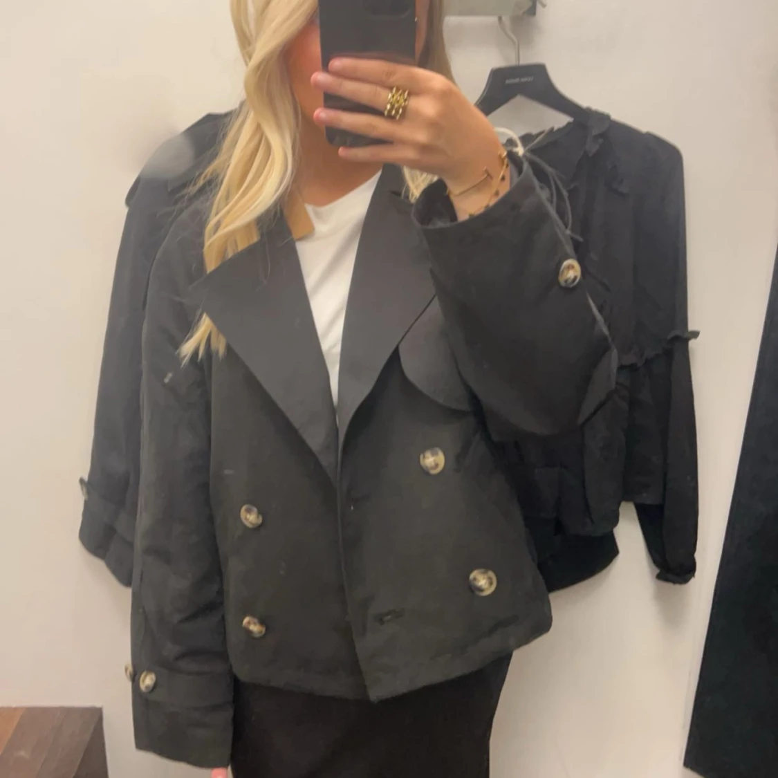 Svart kappa med knappar - 90