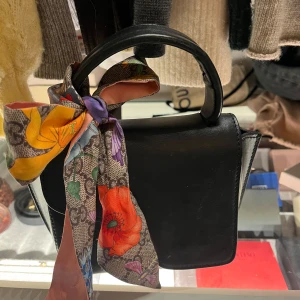 Atp väska - Köpt för strax under 4000! Har vissa defekter i lädret, kvittot finns digitalt 