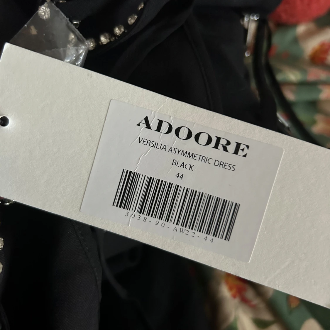 Svart asymmetrisk klänning från Adoore - 92